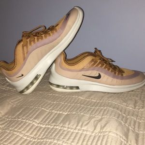 Nike air max axis se brand new condition
